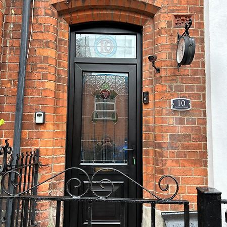 Charming City Home, Beside The Serene Ormeau Park 贝尔法斯特 外观 照片