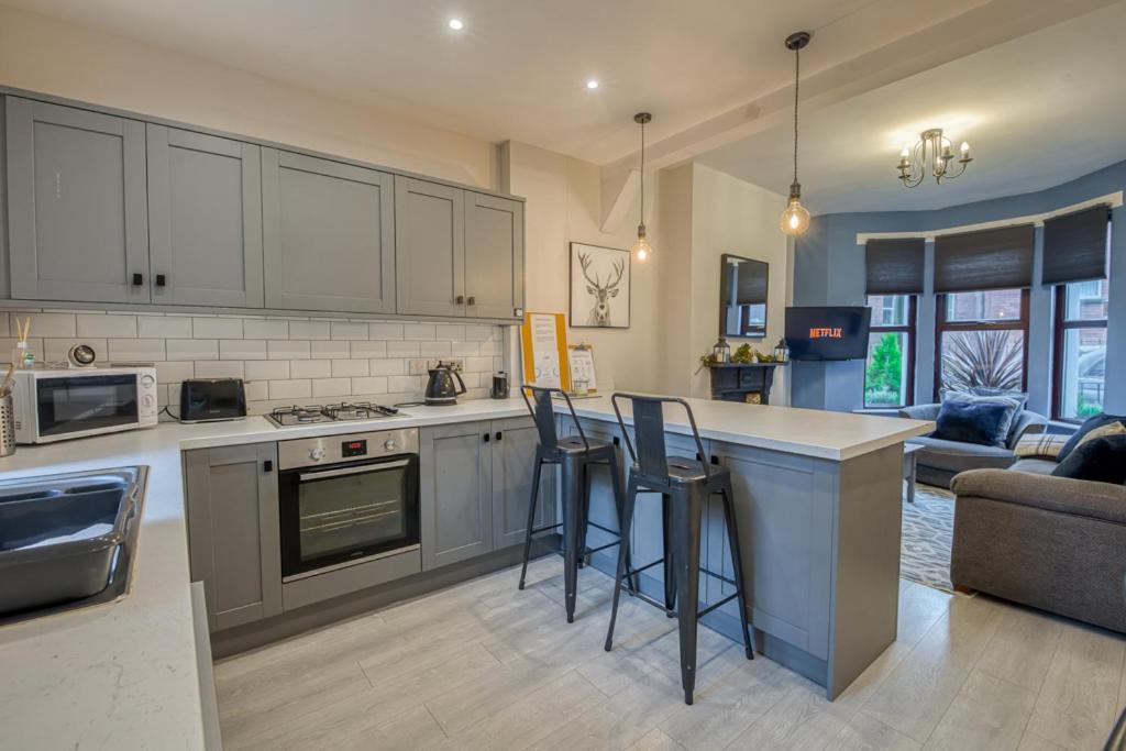 Charming City Home, Beside The Serene Ormeau Park 贝尔法斯特 外观 照片