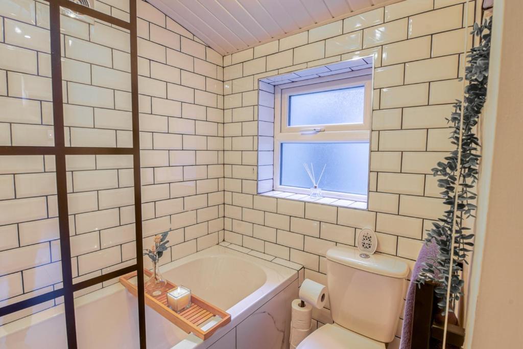 Charming City Home, Beside The Serene Ormeau Park 贝尔法斯特 外观 照片