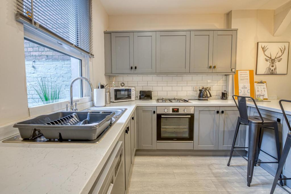 Charming City Home, Beside The Serene Ormeau Park 贝尔法斯特 外观 照片