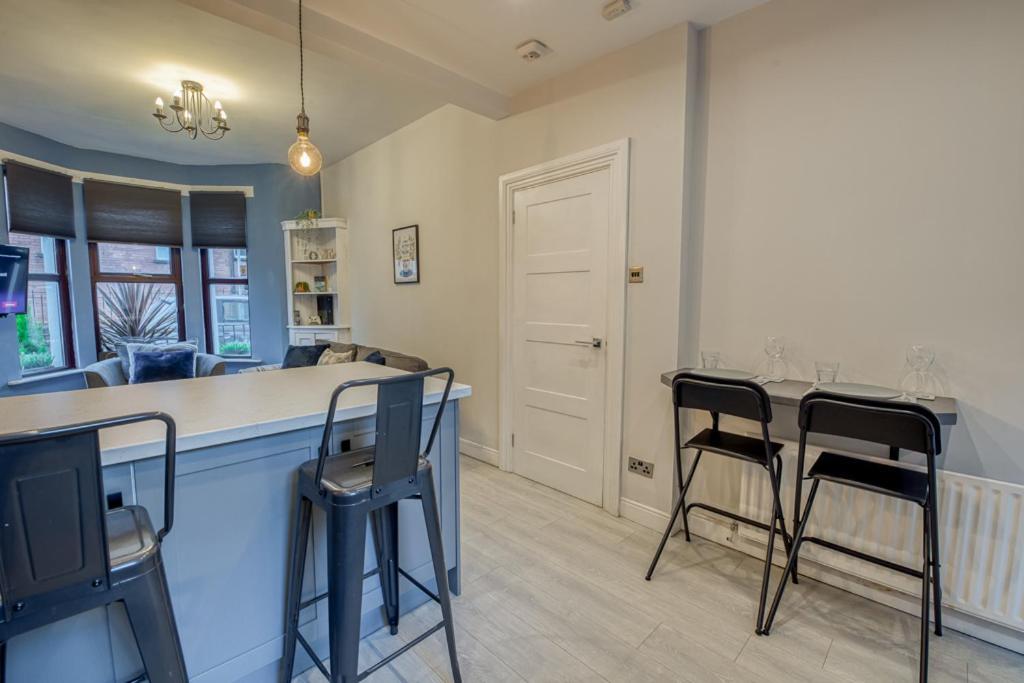 Charming City Home, Beside The Serene Ormeau Park 贝尔法斯特 外观 照片