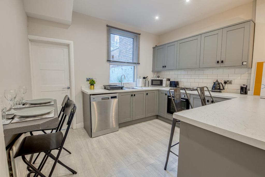 Charming City Home, Beside The Serene Ormeau Park 贝尔法斯特 外观 照片